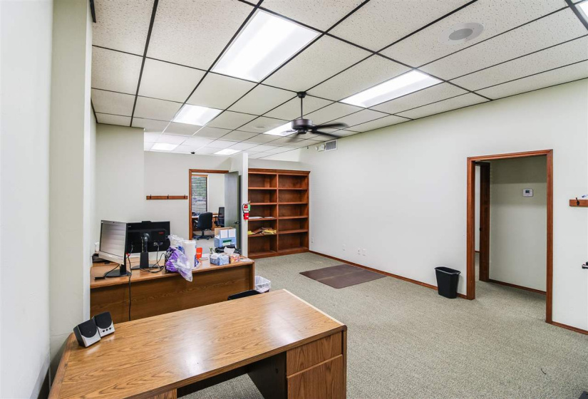 6 BathroomsBathrooms,Commercial/industrial,Commercial,Main,2,131911