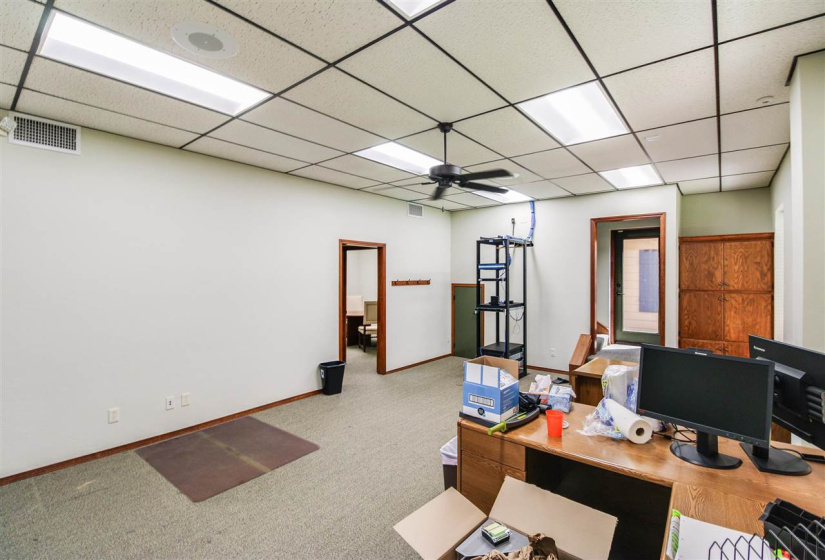6 BathroomsBathrooms,Commercial/industrial,Commercial,Main,2,131911