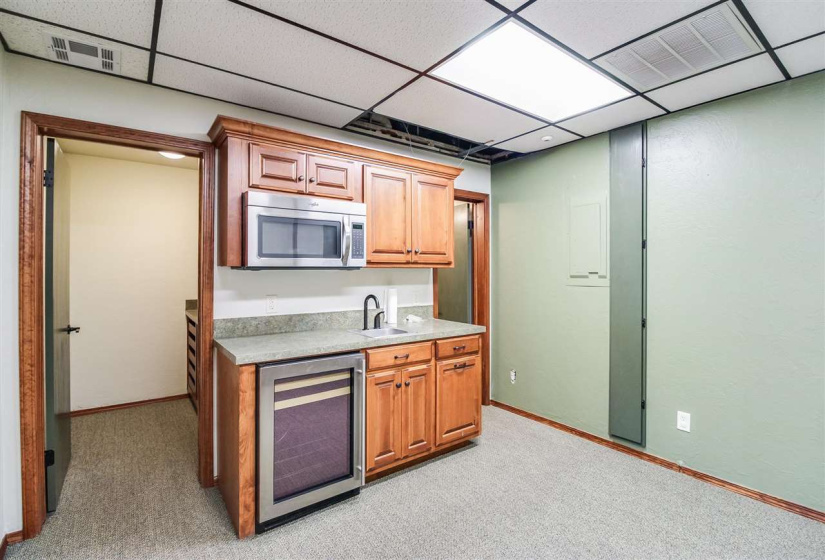 6 BathroomsBathrooms,Commercial/industrial,Commercial,Main,2,131911