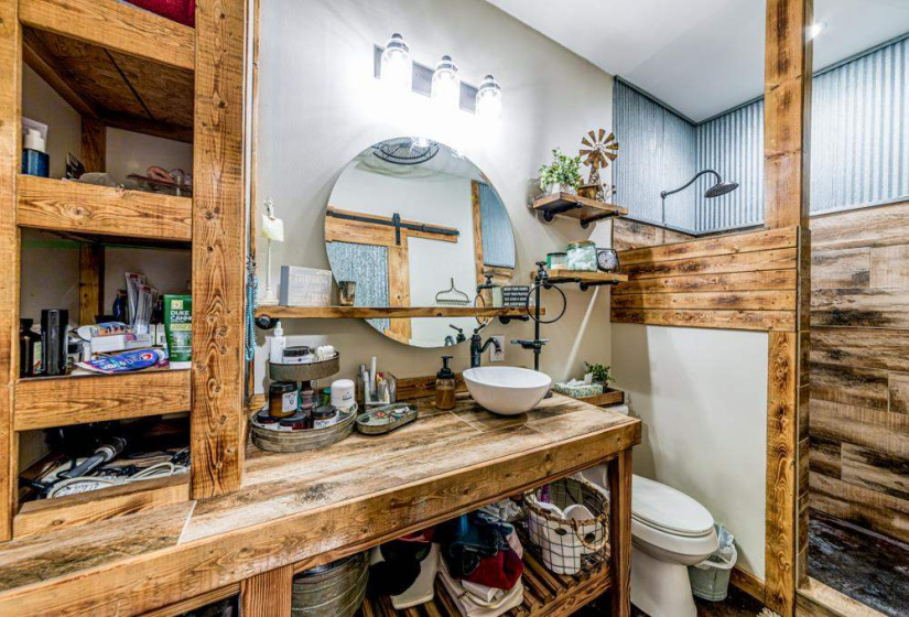 2 Bedrooms Bedrooms, ,1 BathroomBathrooms,Residential,Single Family,80th St,1,131909