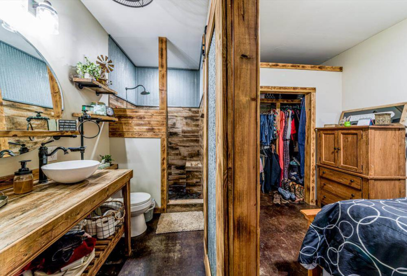 2 Bedrooms Bedrooms, ,1 BathroomBathrooms,Residential,Single Family,80th St,1,131909