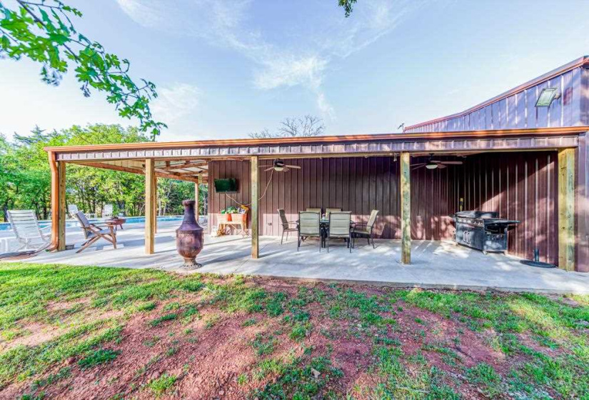 2 Bedrooms Bedrooms, ,1 BathroomBathrooms,Residential,Single Family,80th St,1,131909
