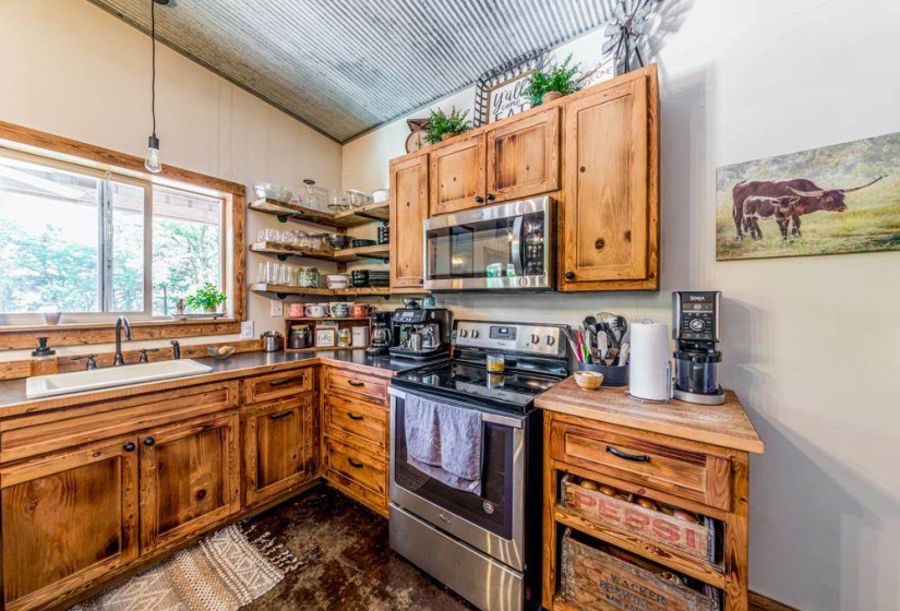2 Bedrooms Bedrooms, ,1 BathroomBathrooms,Residential,Single Family,80th St,1,131909