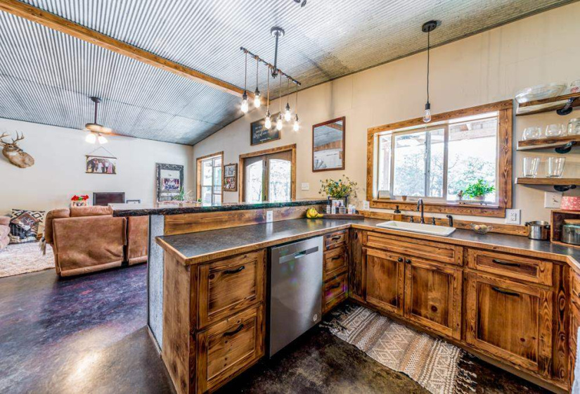 2 Bedrooms Bedrooms, ,1 BathroomBathrooms,Residential,Single Family,80th St,1,131909