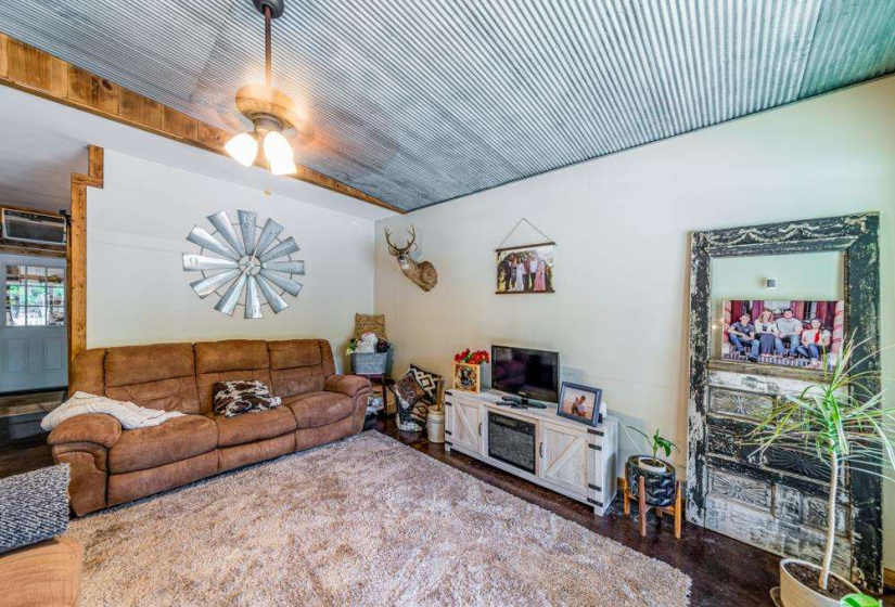 2 Bedrooms Bedrooms, ,1 BathroomBathrooms,Residential,Single Family,80th St,1,131909