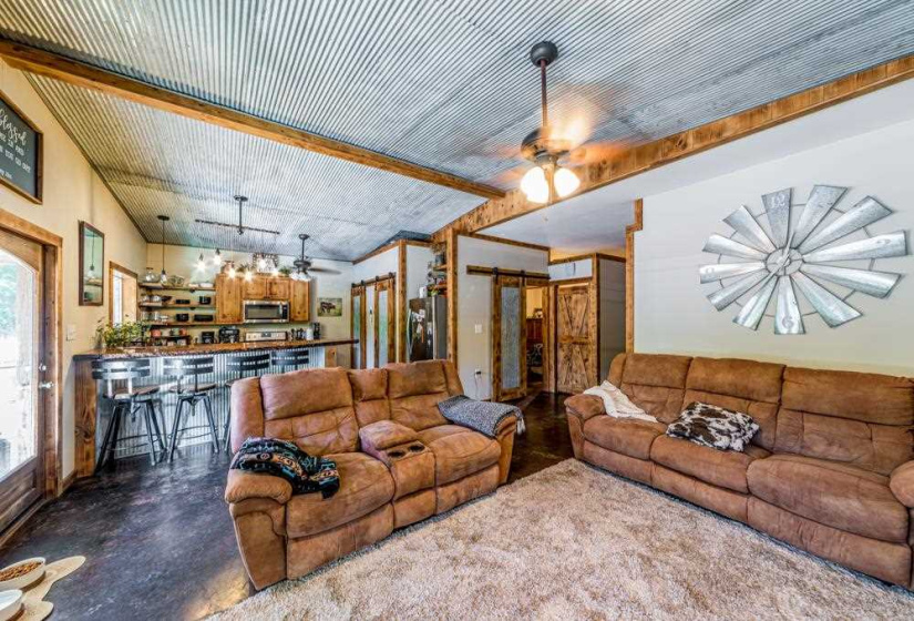 2 Bedrooms Bedrooms, ,1 BathroomBathrooms,Residential,Single Family,80th St,1,131909