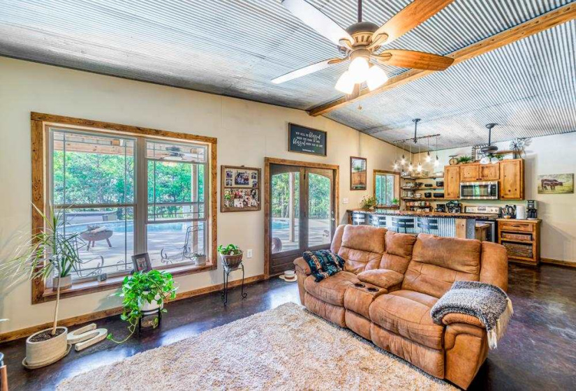 2 Bedrooms Bedrooms, ,1 BathroomBathrooms,Residential,Single Family,80th St,1,131909
