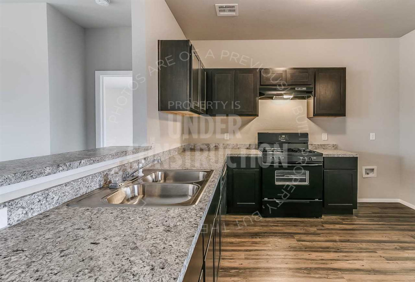 4 Bedrooms Bedrooms, ,2 BathroomsBathrooms,Residential,Single Family,Ravine,1,131929