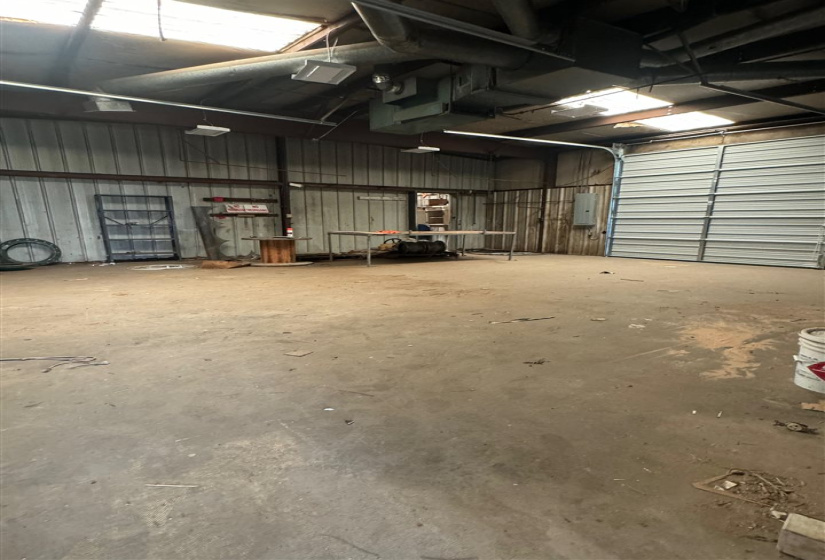 6 BathroomsBathrooms,Commercial/industrial,Commercial,Vine,2,131932