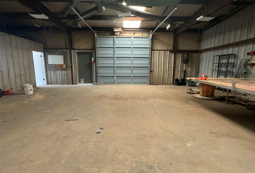 6 BathroomsBathrooms,Commercial/industrial,Commercial,Vine,2,131932