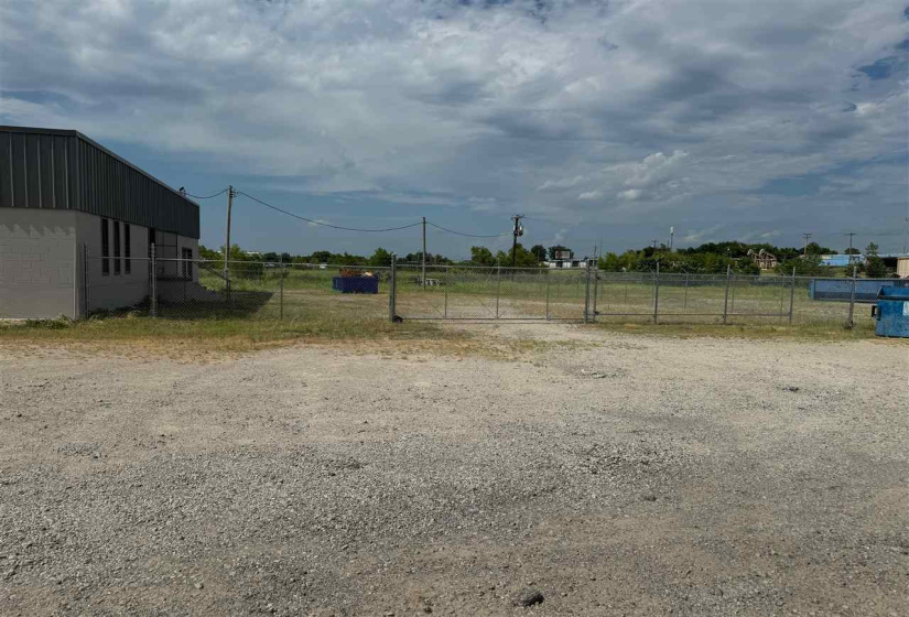 6 BathroomsBathrooms,Commercial/industrial,Commercial,Vine,2,131932