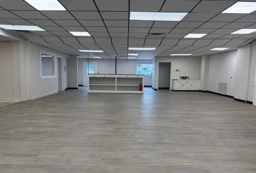 6 BathroomsBathrooms,Commercial/industrial,Commercial,Vine,2,131932