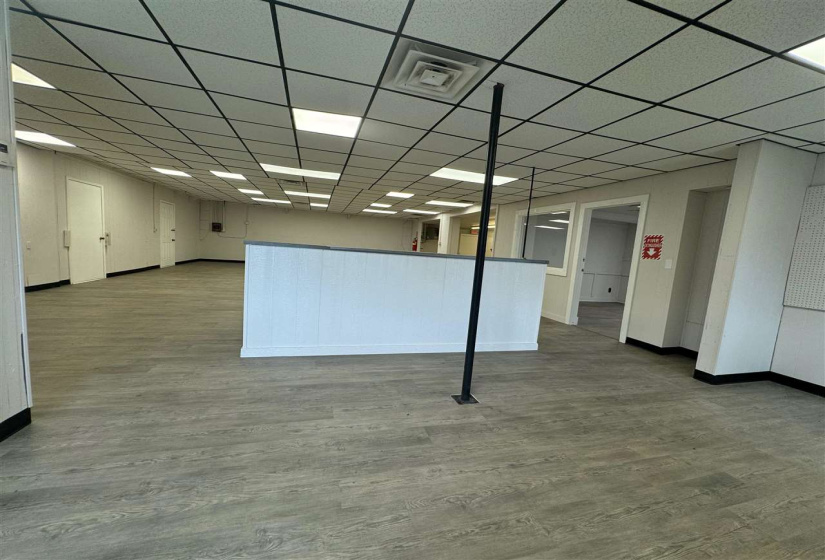 6 BathroomsBathrooms,Commercial/industrial,Commercial,Vine,2,131932