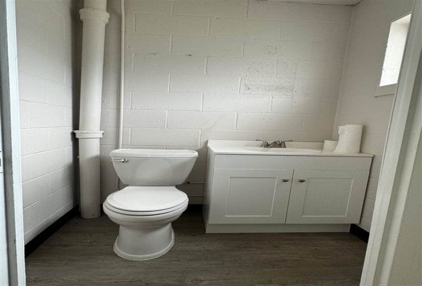 6 BathroomsBathrooms,Commercial/industrial,Commercial,Vine,2,131932