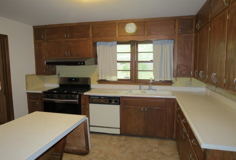 3 Bedrooms Bedrooms, ,2 BathroomsBathrooms,Residential,Single Family,Sunset,1,131933