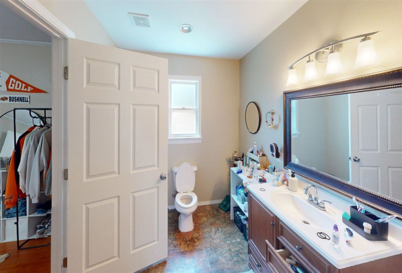 3 Bedrooms Bedrooms, ,2 BathroomsBathrooms,Residential,Single Family,9th,1,131936
