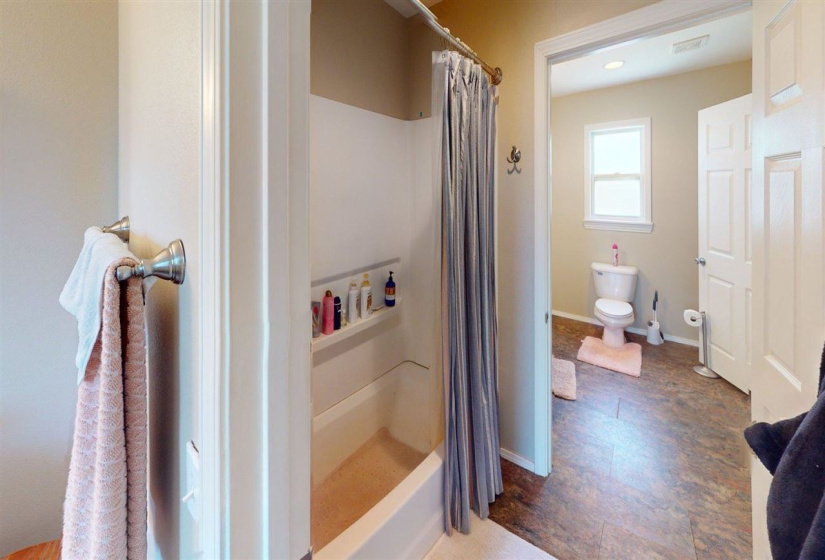 3 Bedrooms Bedrooms, ,2 BathroomsBathrooms,Residential,Single Family,9th,1,131936