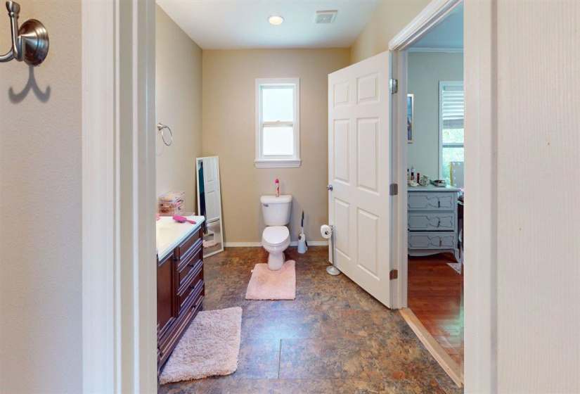 3 Bedrooms Bedrooms, ,2 BathroomsBathrooms,Residential,Single Family,9th,1,131936
