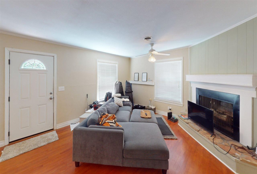 3 Bedrooms Bedrooms, ,2 BathroomsBathrooms,Residential,Single Family,9th,1,131936