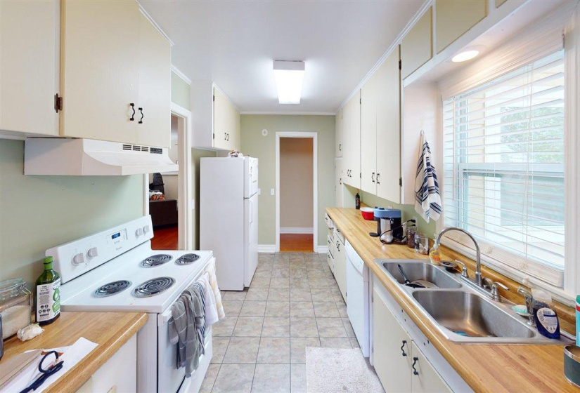 3 Bedrooms Bedrooms, ,2 BathroomsBathrooms,Residential,Single Family,9th,1,131936