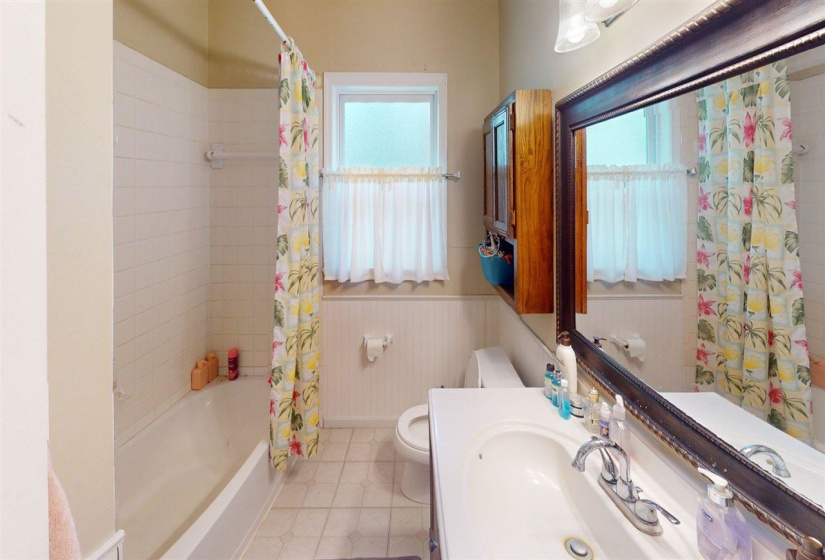 3 Bedrooms Bedrooms, ,2 BathroomsBathrooms,Residential,Single Family,9th,1,131936