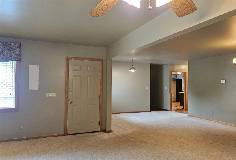 3 Bedrooms Bedrooms, ,2 BathroomsBathrooms,Residential,Single Family,Elm,1,131938