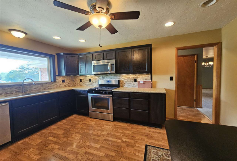 3 Bedrooms Bedrooms, ,2 BathroomsBathrooms,Residential,Single Family,Elm,1,131938