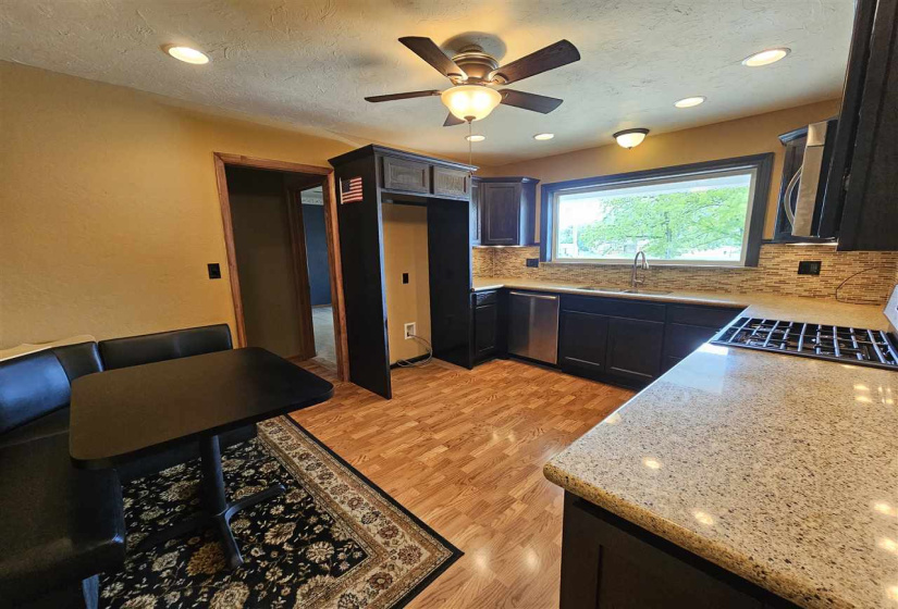 3 Bedrooms Bedrooms, ,2 BathroomsBathrooms,Residential,Single Family,Elm,1,131938