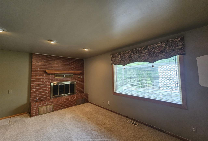 3 Bedrooms Bedrooms, ,2 BathroomsBathrooms,Residential,Single Family,Elm,1,131938