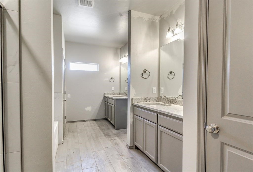 4 Bedrooms Bedrooms, ,3 BathroomsBathrooms,Residential,Single Family,870,1,131941