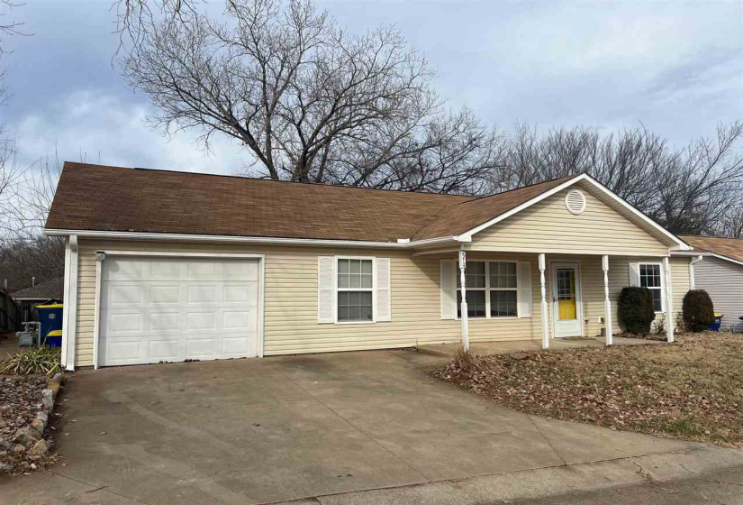 3 Bedrooms Bedrooms, ,2 BathroomsBathrooms,Residential,Single Family,Post Oak,1,131944
