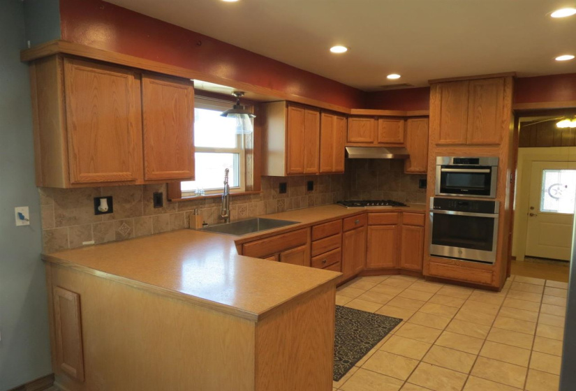 3 Bedrooms Bedrooms, ,2 BathroomsBathrooms,Residential,Single Family,19th,1.5,131947