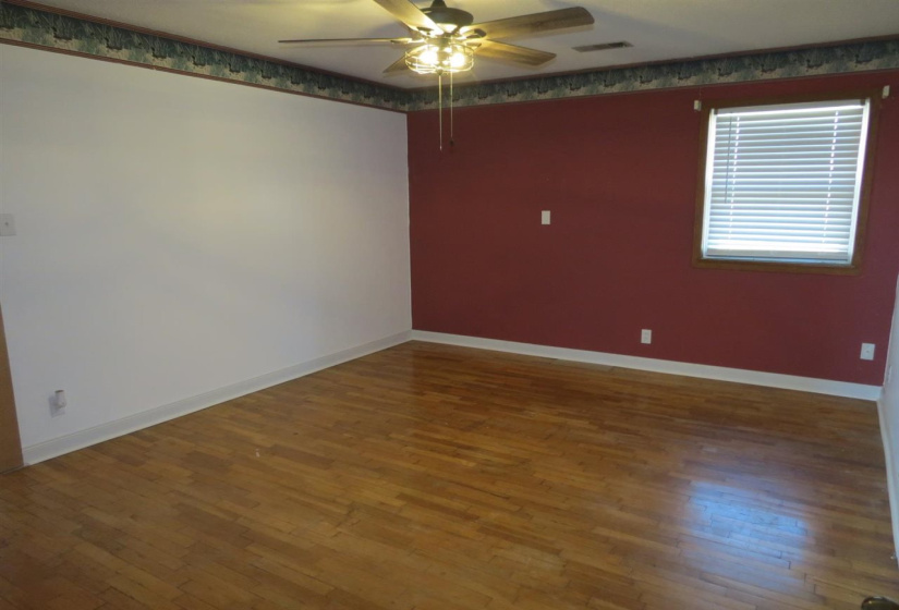 3 Bedrooms Bedrooms, ,2 BathroomsBathrooms,Residential,Single Family,19th,1.5,131947