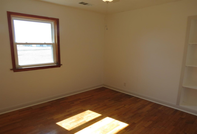 3 Bedrooms Bedrooms, ,2 BathroomsBathrooms,Residential,Single Family,19th,1.5,131947