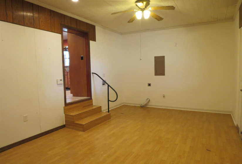 3 Bedrooms Bedrooms, ,2 BathroomsBathrooms,Residential,Single Family,19th,1.5,131947