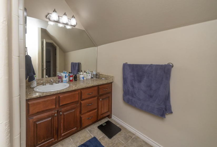 5 Bedrooms Bedrooms, ,3 BathroomsBathrooms,Residential,Single Family,Falls,1.5,131950
