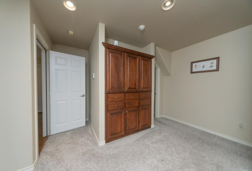 5 Bedrooms Bedrooms, ,3 BathroomsBathrooms,Residential,Single Family,Falls,1.5,131950