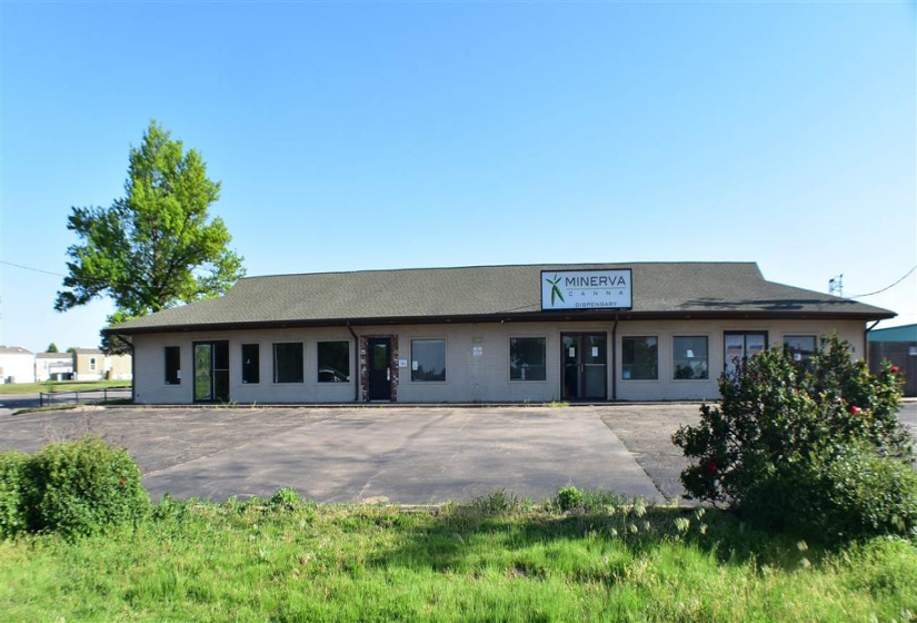 11 BathroomsBathrooms,Commercial/industrial,Commercial,6th,1,131957
