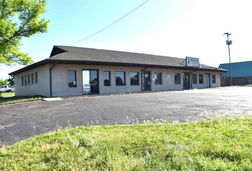 11 BathroomsBathrooms,Commercial/industrial,Commercial,6th,1,131957