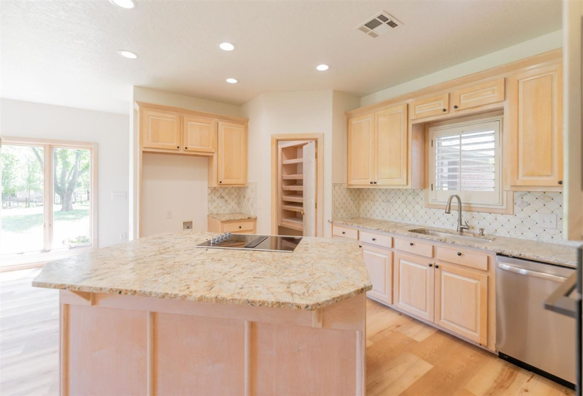 4 Bedrooms Bedrooms, ,3 BathroomsBathrooms,Residential,Single Family,Timberline,2,131953