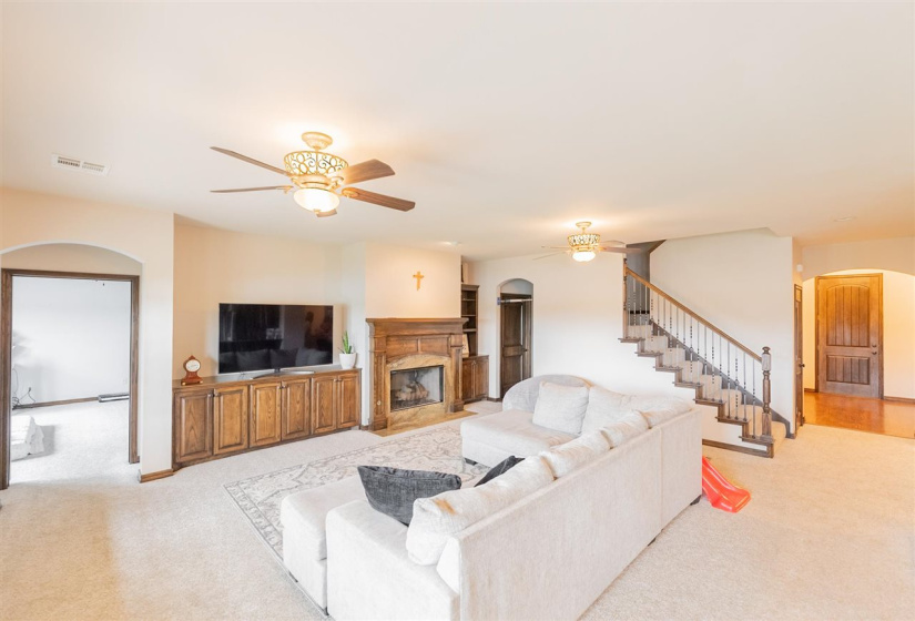4 Bedrooms Bedrooms, ,2 BathroomsBathrooms,Residential,Single Family,Fountain View,2,131954