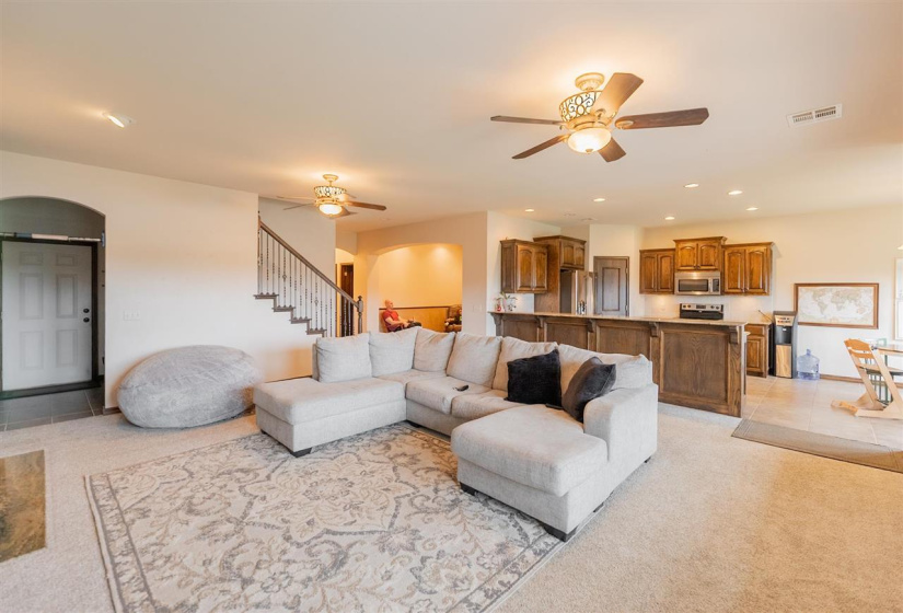 4 Bedrooms Bedrooms, ,2 BathroomsBathrooms,Residential,Single Family,Fountain View,2,131954