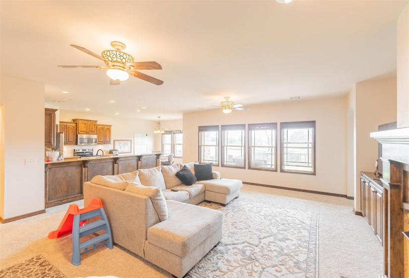 4 Bedrooms Bedrooms, ,2 BathroomsBathrooms,Residential,Single Family,Fountain View,2,131954