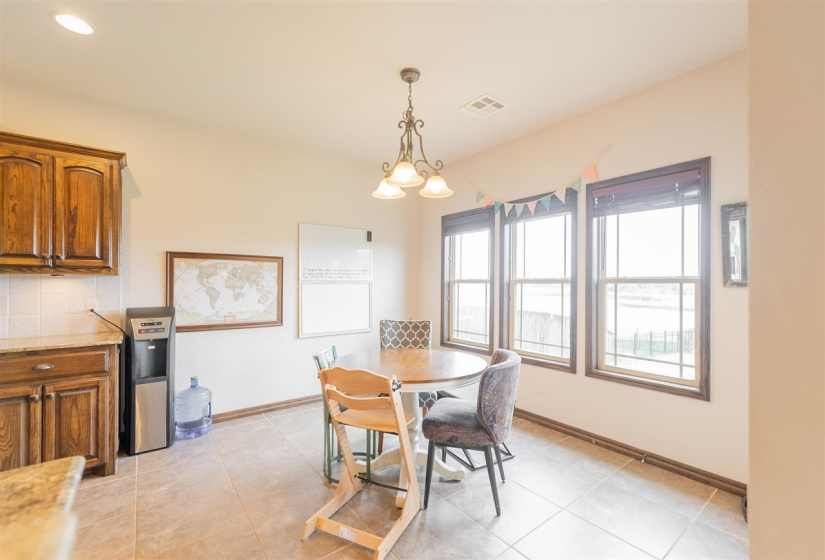 4 Bedrooms Bedrooms, ,2 BathroomsBathrooms,Residential,Single Family,Fountain View,2,131954