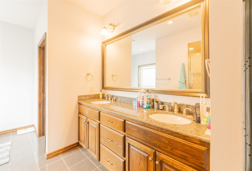 4 Bedrooms Bedrooms, ,2 BathroomsBathrooms,Residential,Single Family,Fountain View,2,131954