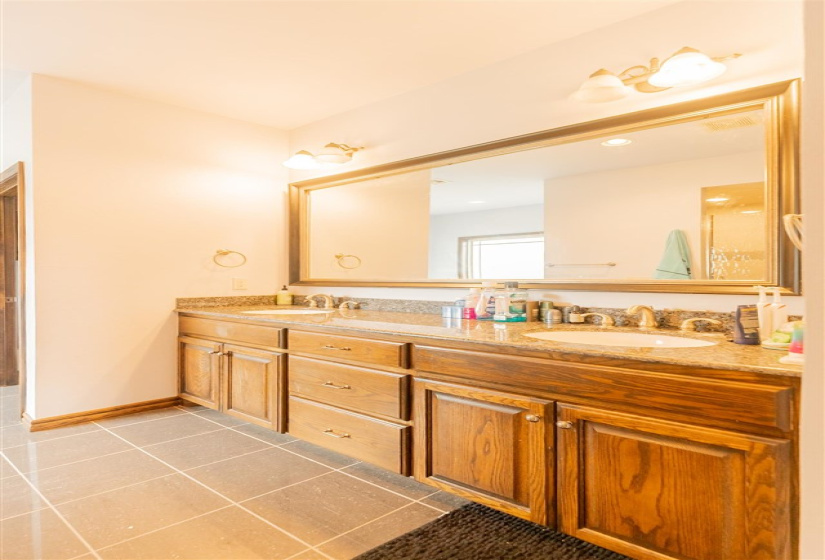 4 Bedrooms Bedrooms, ,2 BathroomsBathrooms,Residential,Single Family,Fountain View,2,131954
