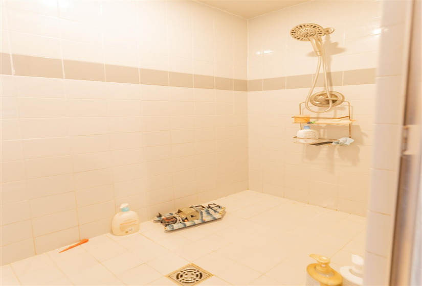 4 Bedrooms Bedrooms, ,2 BathroomsBathrooms,Residential,Single Family,Fountain View,2,131954