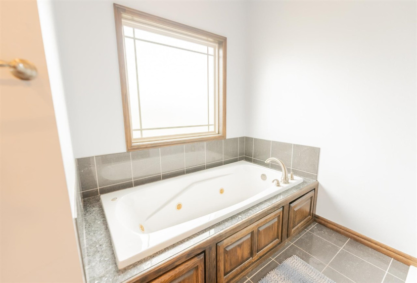 4 Bedrooms Bedrooms, ,2 BathroomsBathrooms,Residential,Single Family,Fountain View,2,131954
