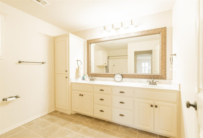 4 Bedrooms Bedrooms, ,2 BathroomsBathrooms,Residential,Single Family,Fountain View,2,131954