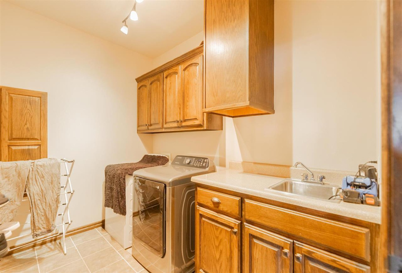 4 Bedrooms Bedrooms, ,2 BathroomsBathrooms,Residential,Single Family,Fountain View,2,131954